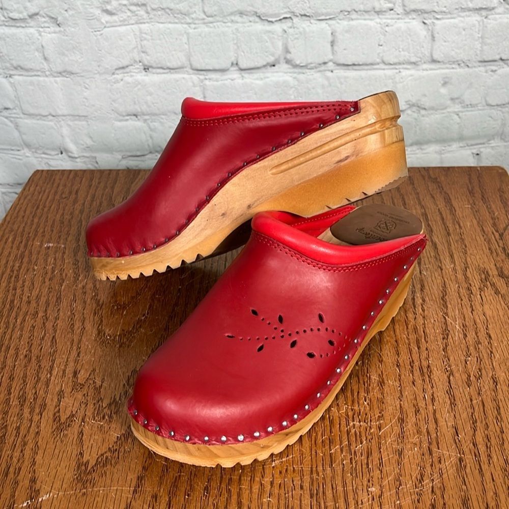 Red leather O’Keefe Troentorp Clogs size 40 or 9.5-10 Excellent condition